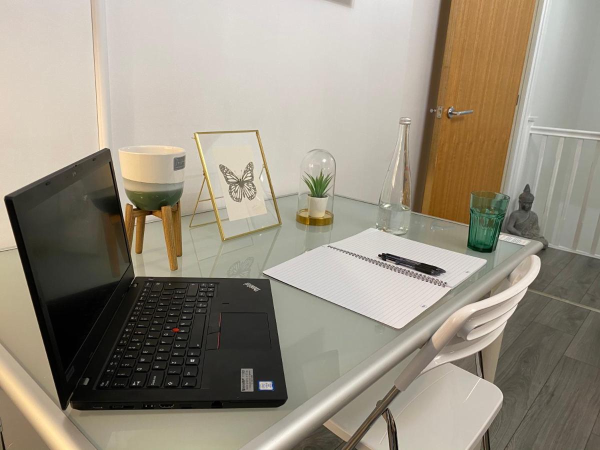 Luxe Place - Netflix & Workspace For 6 伯明翰 外观 照片