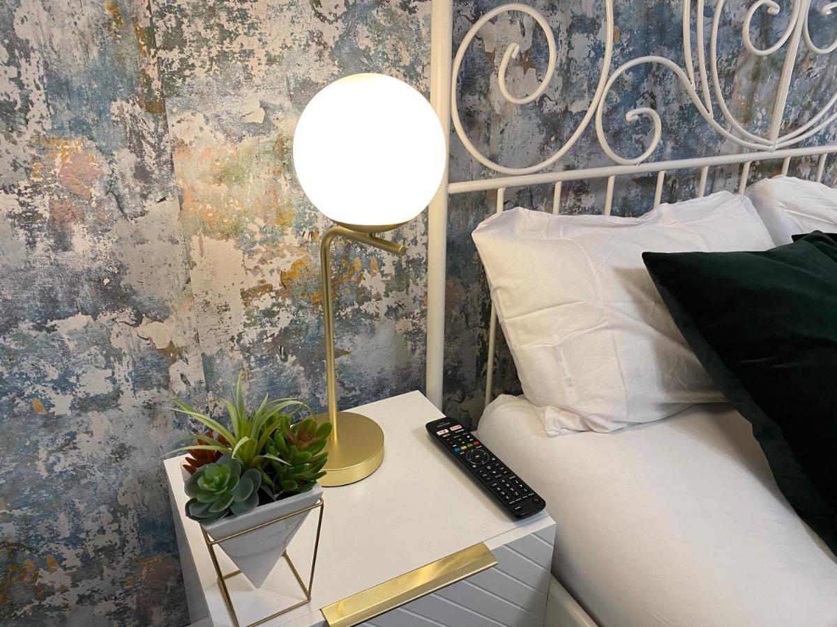Luxe Place - Netflix & Workspace For 6 伯明翰 外观 照片